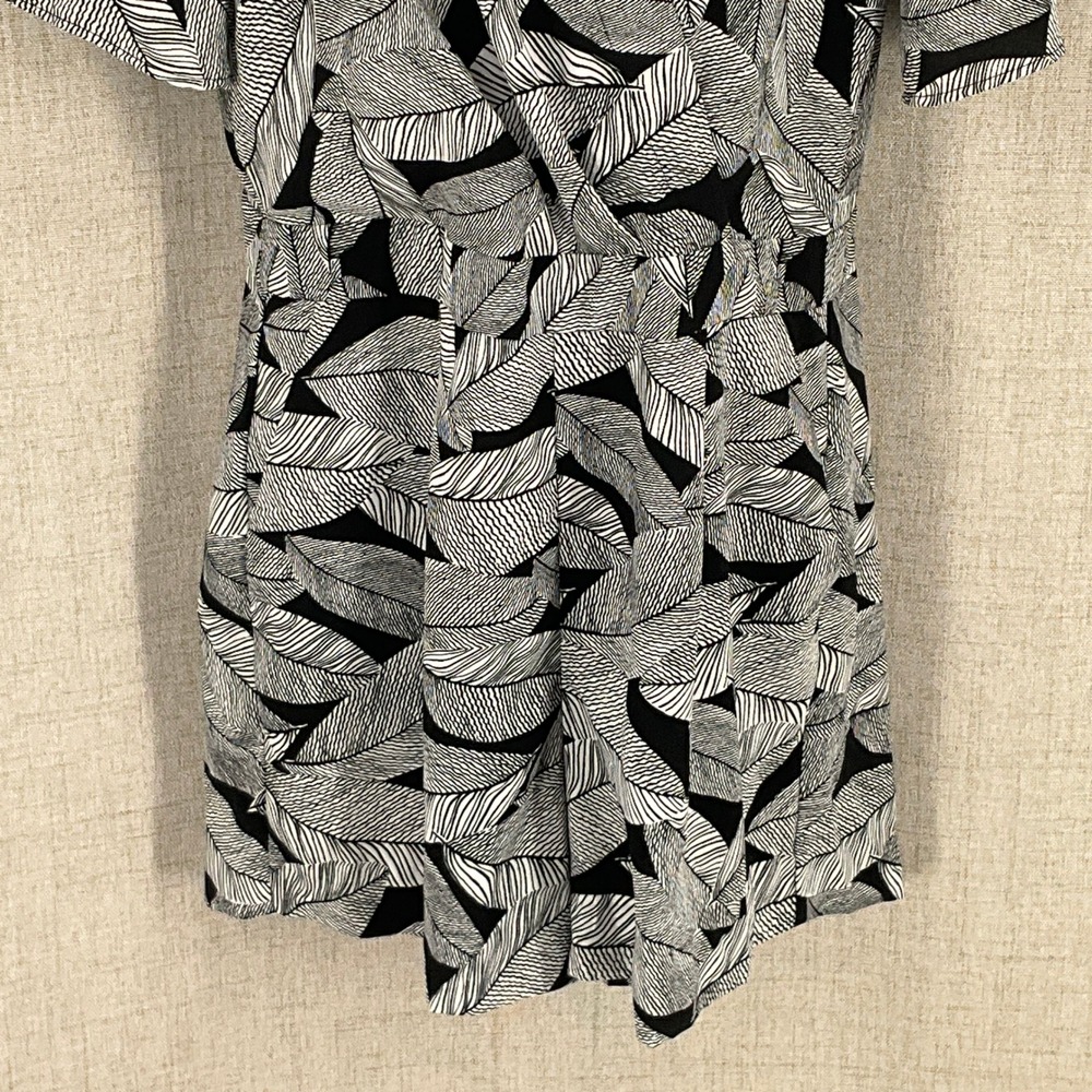 LOFT Romper Womens 8P Black Leaf Print V-Neck Pocket Botanical‎ Resort Travel - Picture 6 of 16